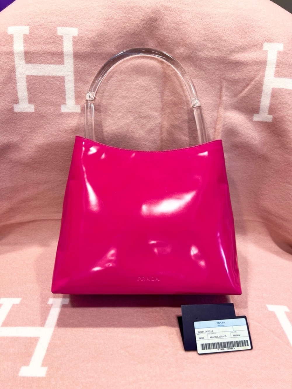 PRADA⭐️Hot Pink patent leather Bag/lucite Handles! Offers are welcome.
